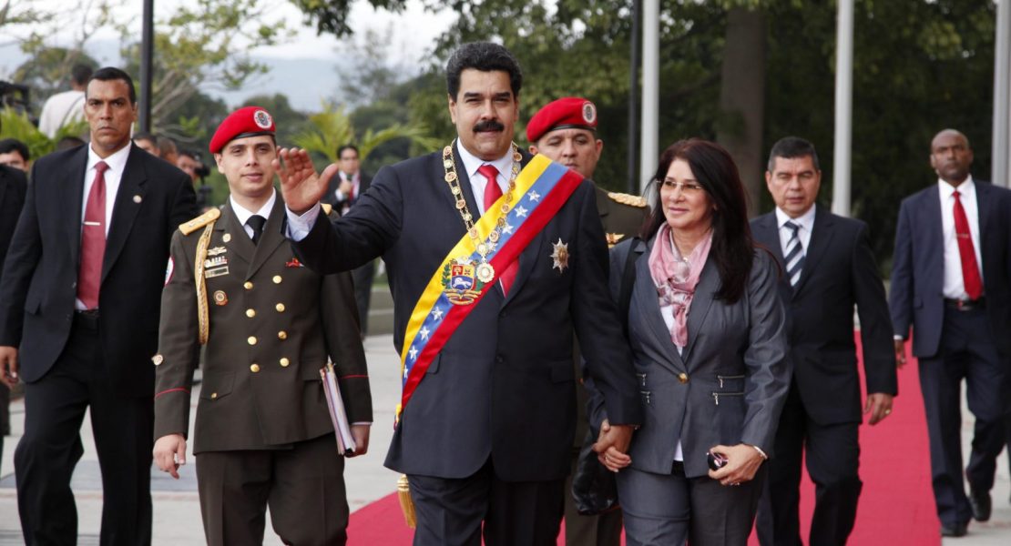 ¿Por qué no ha caído Nicolás Maduro?