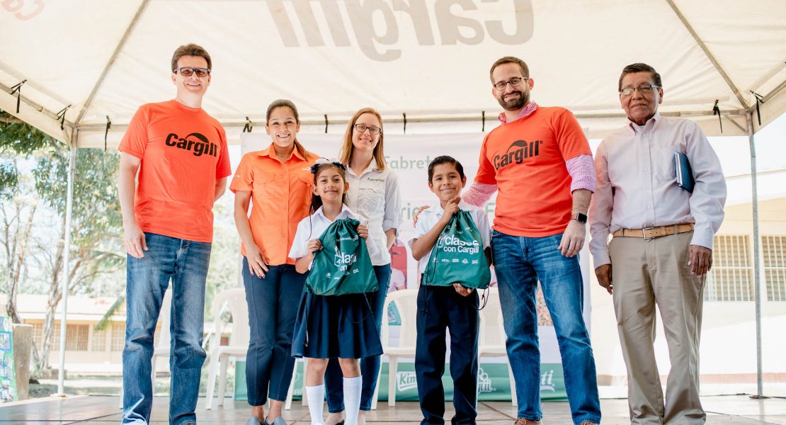 Cargill dona paquetes escolares a siete mil estudiantes