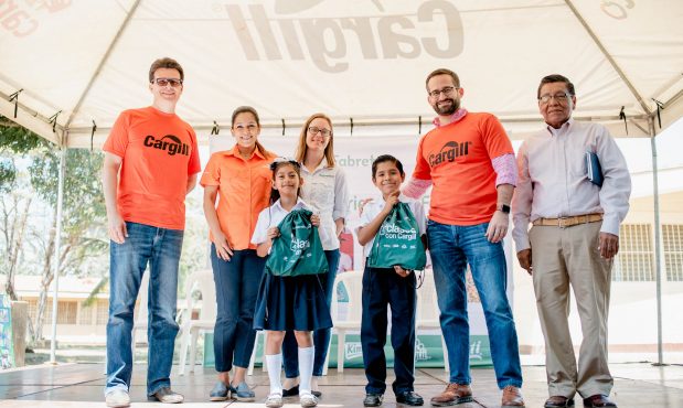 Cargill dona paquetes escolares a siete mil estudiantes