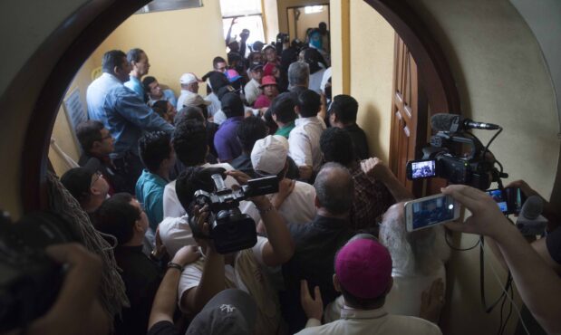 Ni los obispos se escaparon de la represión de Ortega