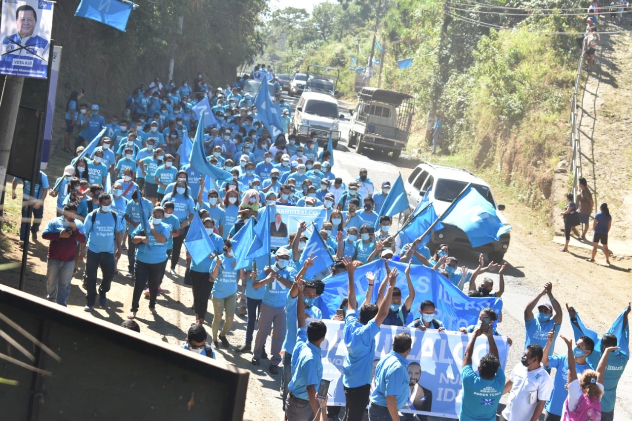 ¿Por qué hay temor ante un arrasador triunfo de Bukele en las legislativas de El Salvador?