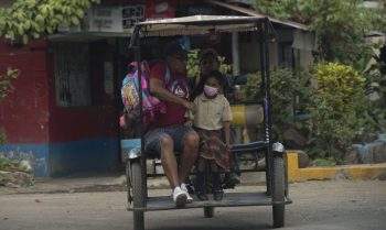 Caponeras y taxis piratas deben incluirse en los sistemas formales, recomienda estudio